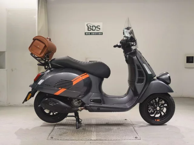 Vespa  GTV300 лот № 7607 оценка 6  с аукциона в Японии