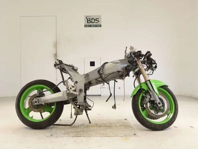 Kawasaki ZX-9R SHO LOUIS NOT EQUIPPED
