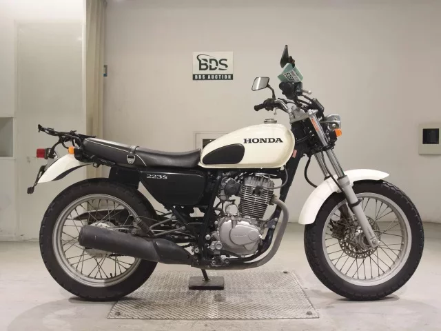 Honda CB223S лот № 5359 оценка 4  с аукциона в Японии