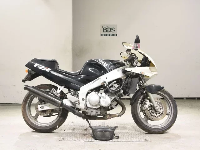 Yamaha FZR250R-2