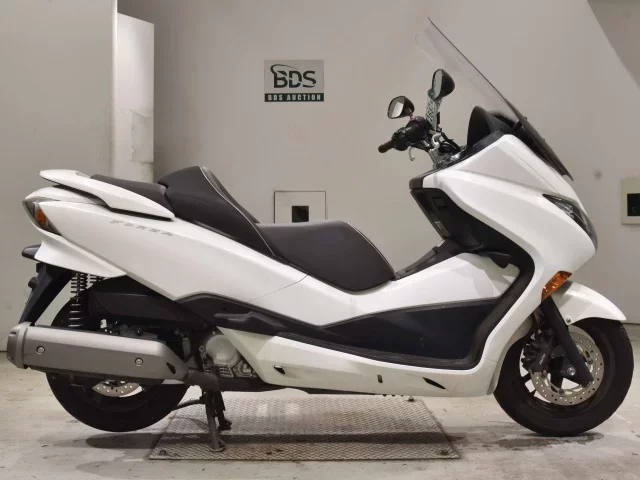 Honda FORZA Z лот № 2687 оценка 5  с аукциона в Японии