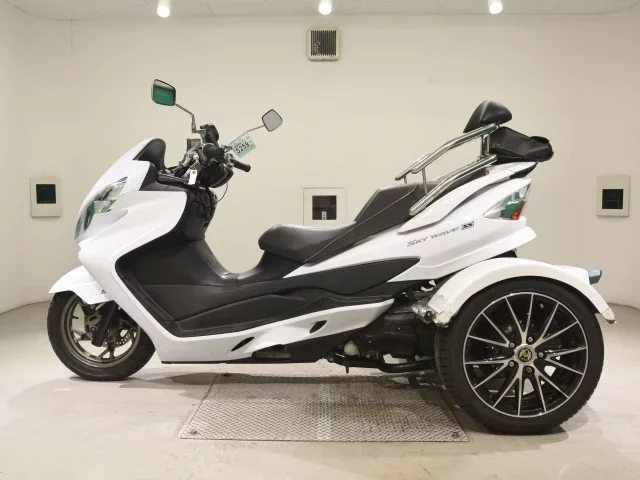 Suzuki SKY WAVE 250SS-2 TRIKE