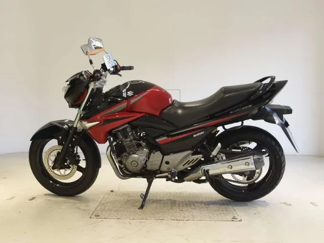 Suzuki GSR250