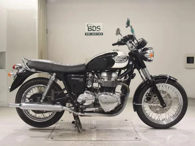 Triumph  BONNEVILLE T100 лот № 5285 оценка 4  с аукциона в Японии