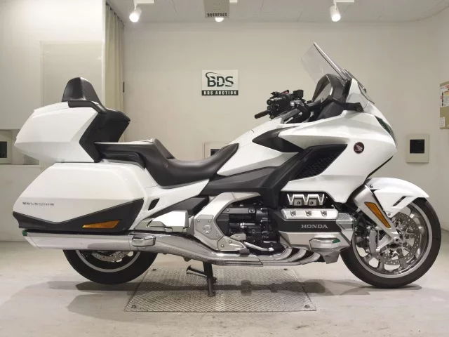 Honda GL1800 TOUR лот № 5030 оценка 5  с аукциона в Японии