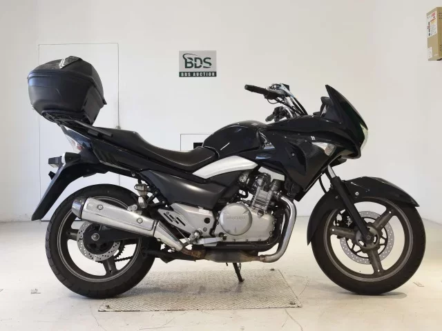 Suzuki GSR250