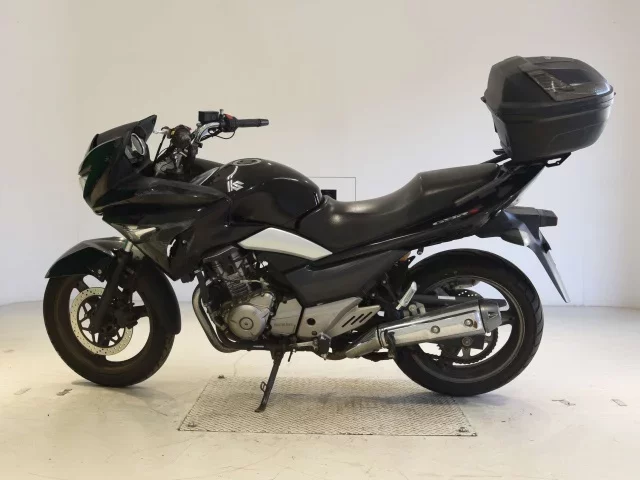 Suzuki GSR250