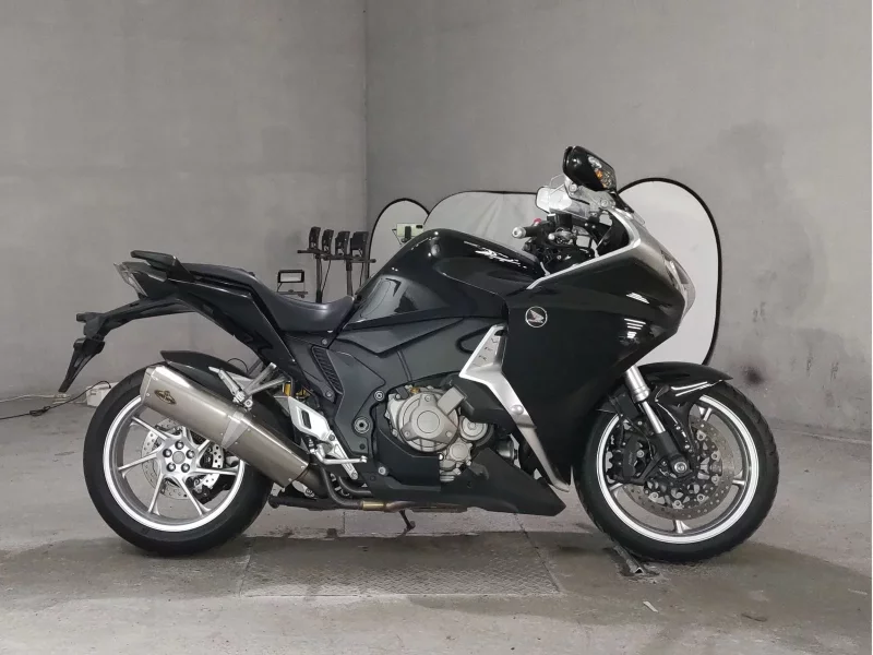 Honda VFR1200F DCT лот № 8152 оценка 4  с аукциона в Японии