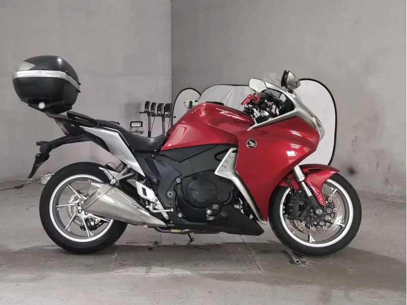 Honda VFR1200F лот № 7173 оценка 4  с аукциона в Японии