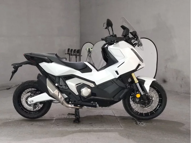 Honda X-ADV лот № 8252 оценка 6  с аукциона в Японии