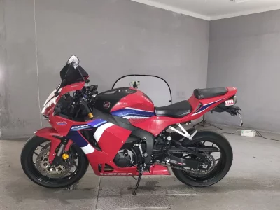 Honda CBR600RR лот № 7279 оценка 4  с аукциона в Японии 2