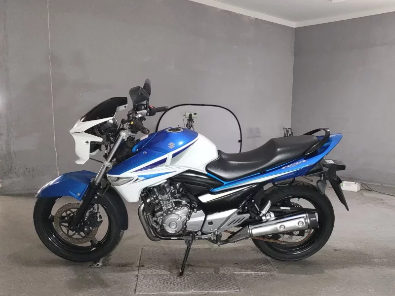 Suzuki GSR250