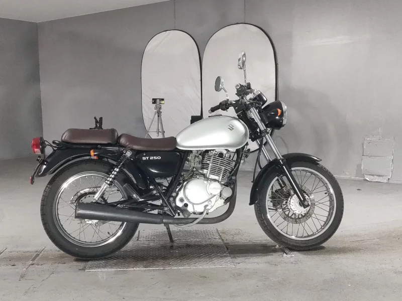 Suzuki ST250