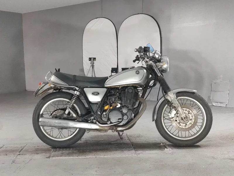 Yamaha SR400-1