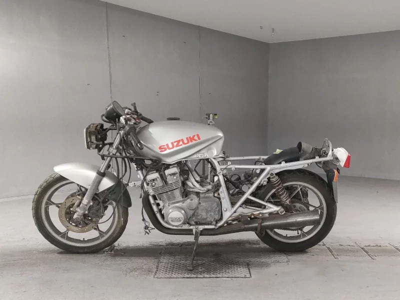 Suzuki GSX750S KATANA