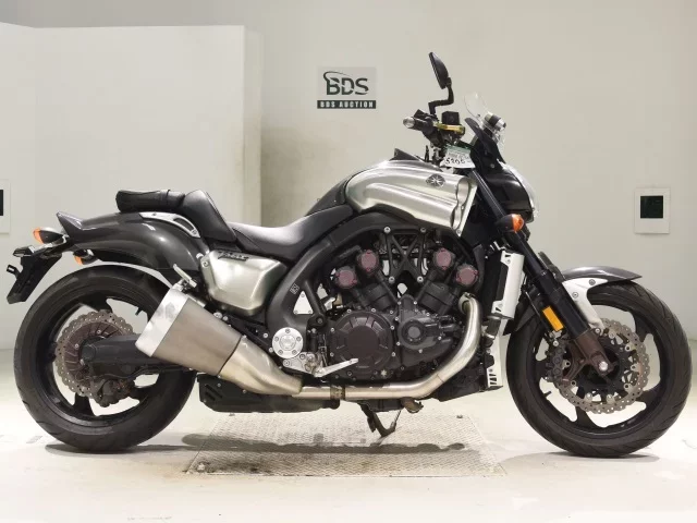 Yamaha V-MAX-2 лот № 5305 оценка 4  с аукциона в Японии