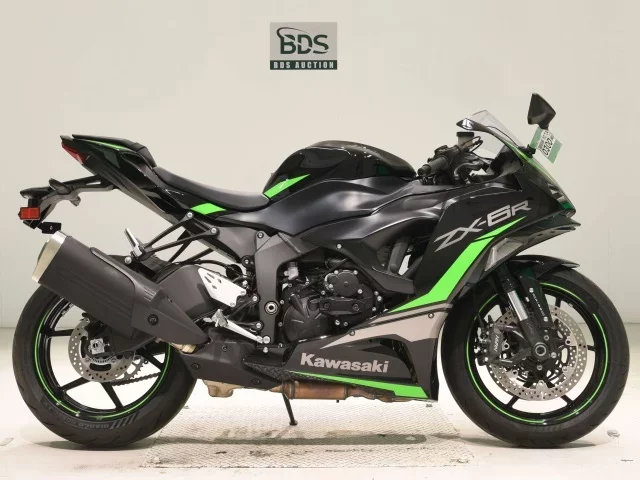 Kawasaki ZX-6RA лот № 0300 оценка 8  с аукциона в Японии