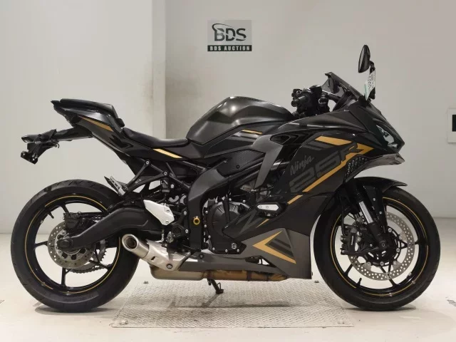 Kawasaki ZX-25R лот № 0232 оценка 6  с аукциона в Японии