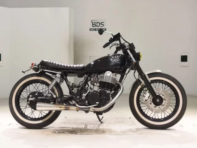 Yamaha SR400-3 лот № 0445 оценка 4  с аукциона в Японии