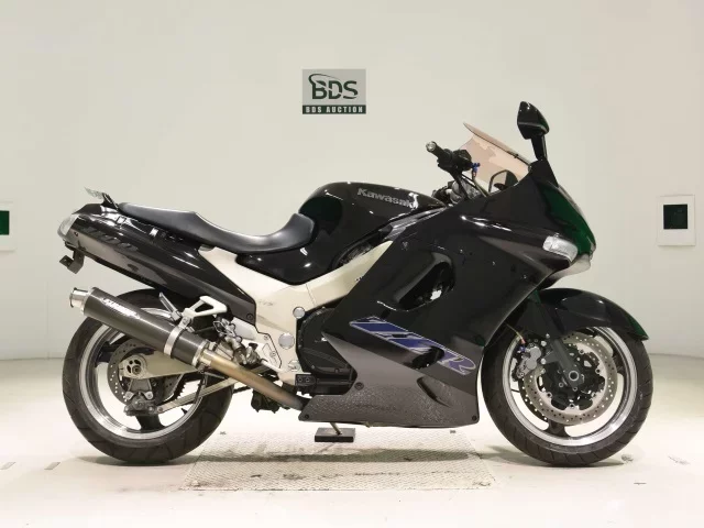 Kawasaki ZZR1100 лот № 7943 оценка 4  с аукциона в Японии