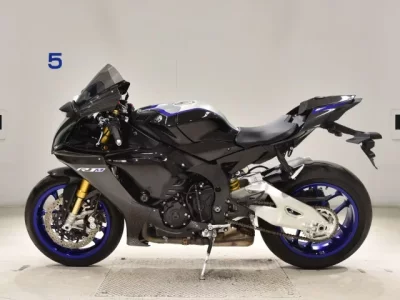 Yamaha YZF-R1M лот № 2707 оценка 6  с аукциона в Японии 2