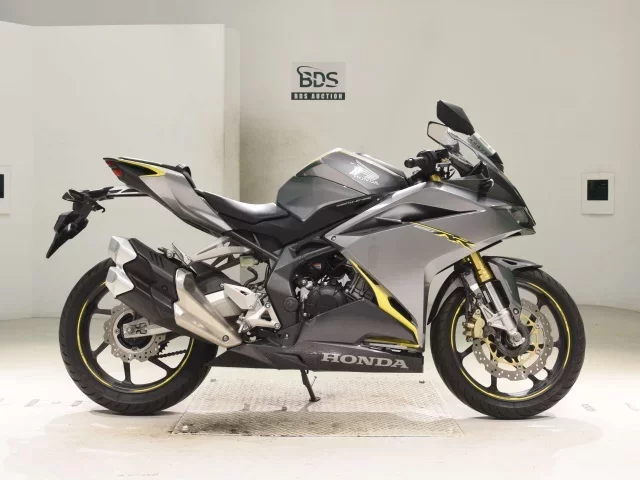 Honda CBR250RR-2A лот № 2947 оценка 4  с аукциона в Японии
