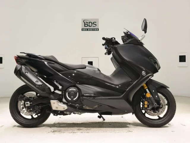 Yamaha T-MAX560T лот № 2677 оценка 6  с аукциона в Японии