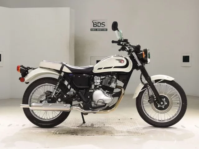 Kawasaki W230 лот № 2633 оценка 7  с аукциона в Японии