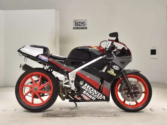 Honda VFR400R-2 лот № 2694 оценка 4  с аукциона в Японии