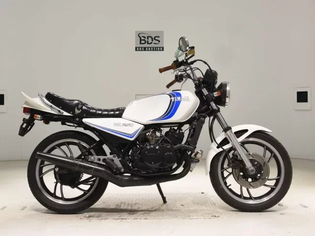 Yamaha RZ250 лот № 7675 оценка 4  с аукциона в Японии