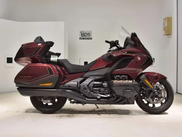 Honda GL1800 TOUR D лот № 7608 оценка 8  с аукциона в Японии