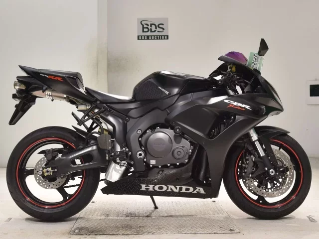 Honda CBR1000RR лот № 2808 оценка 4  с аукциона в Японии