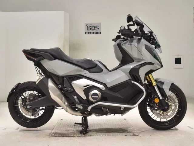Honda X-ADV750-2 лот № 2618 оценка 5  с аукциона в Японии