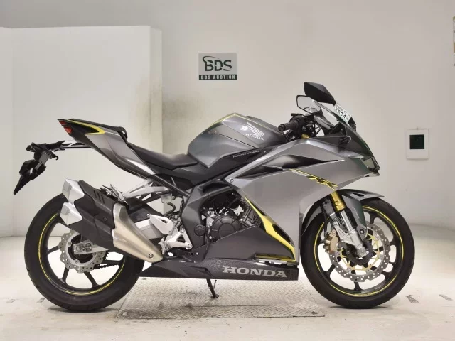 Honda CBR250RR-2A лот № 2834 оценка 5  с аукциона в Японии