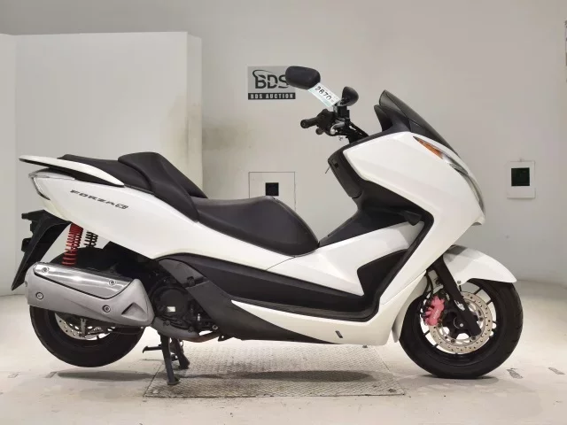 Honda FORZA лот № 2670 оценка 4  с аукциона в Японии