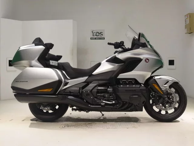 Honda GL1800 TOUR D лот № 0316 оценка 8  с аукциона в Японии