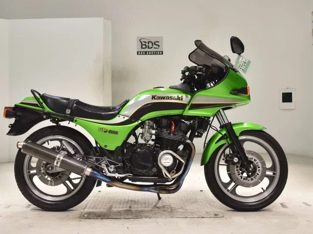 Kawasaki GPZ400F лот № 2704 оценка 4  с аукциона в Японии