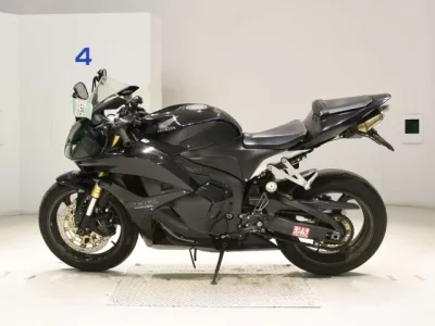 Honda CBR600RR лот № 7857 оценка 4  с аукциона в Японии 2