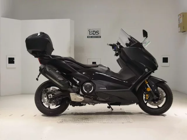 Yamaha T-MAX560T лот № 7801 оценка 5  с аукциона в Японии