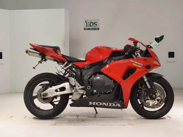 Honda CBR1000RR лот № 2684 оценка 4  с аукциона в Японии