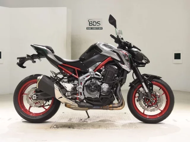 Kawasaki Z900-2 лот № 3008 оценка 5  с аукциона в Японии