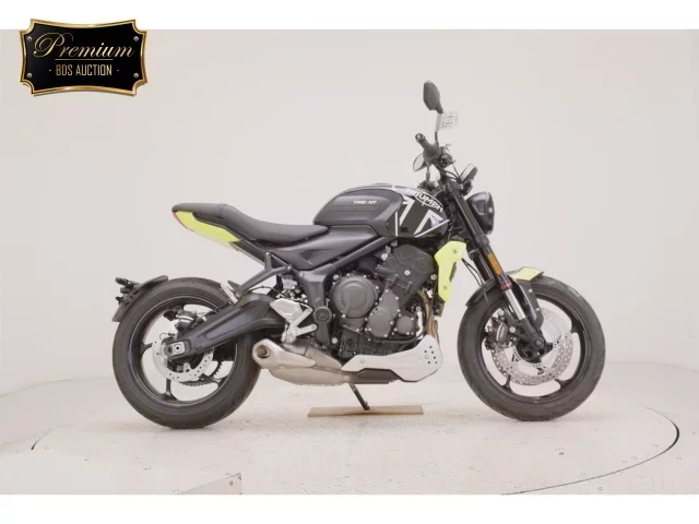 Triumph  TRIDENT 660 лот № 7519 оценка 8  с аукциона в Японии