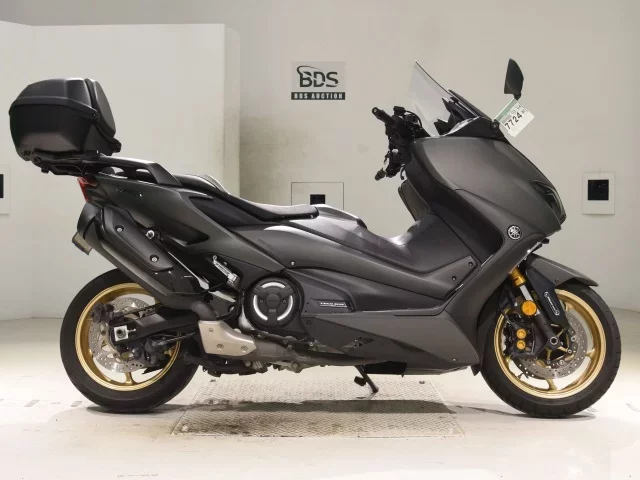 Yamaha T-MAX560T лот № 7724 оценка 5  с аукциона в Японии