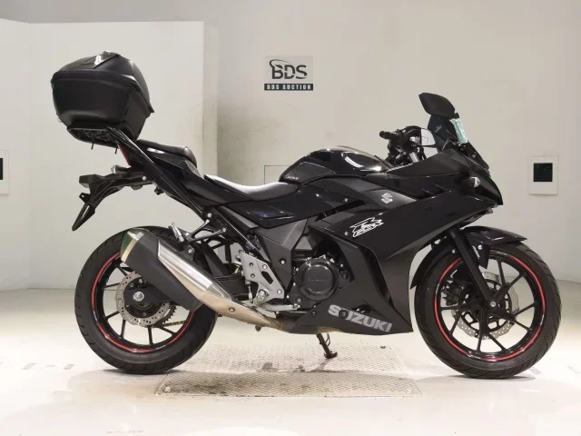Suzuki GSX250RA лот № 2786 оценка 5  с аукциона в Японии