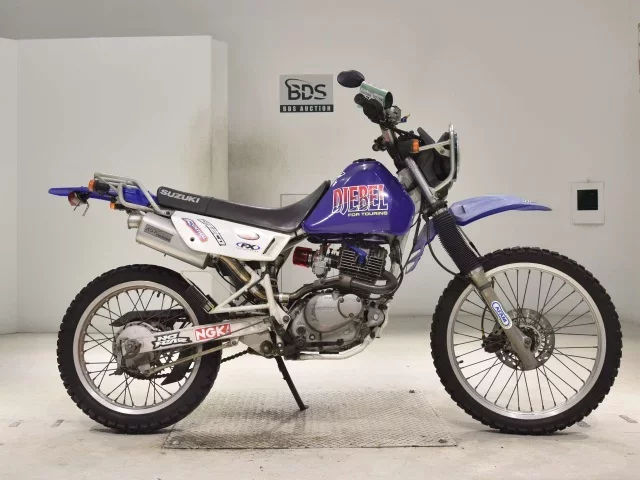Suzuki DJEBEL200 лот № 2735 оценка 4  с аукциона в Японии