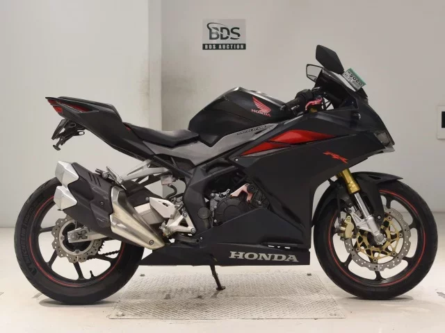 Honda CBR250RR-2 лот № 0205 оценка 4  с аукциона в Японии