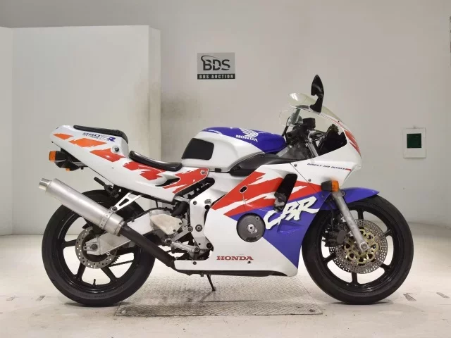 Honda CBR250RR лот № 0412 оценка 4  с аукциона в Японии