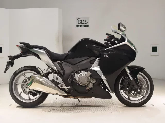 Honda VFR1200FD лот № 0427 оценка 4  с аукциона в Японии