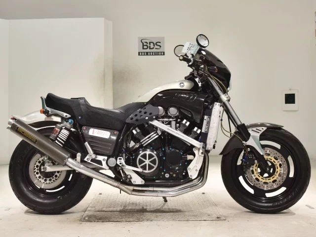 Yamaha V-MAX лот № 2700 оценка 4  с аукциона в Японии