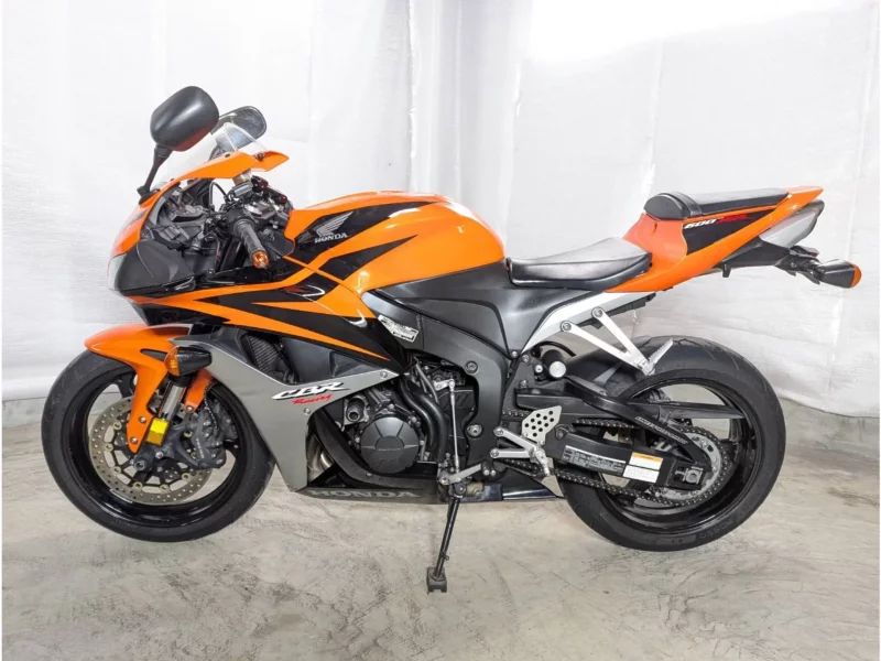 Honda CBR600RR лот № 00139 оценка 4  с аукциона в Японии